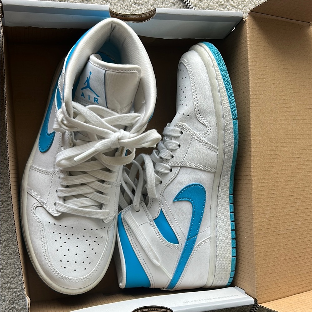 Jordan Women's Sneakers White and Blue - Picture 2 of 3